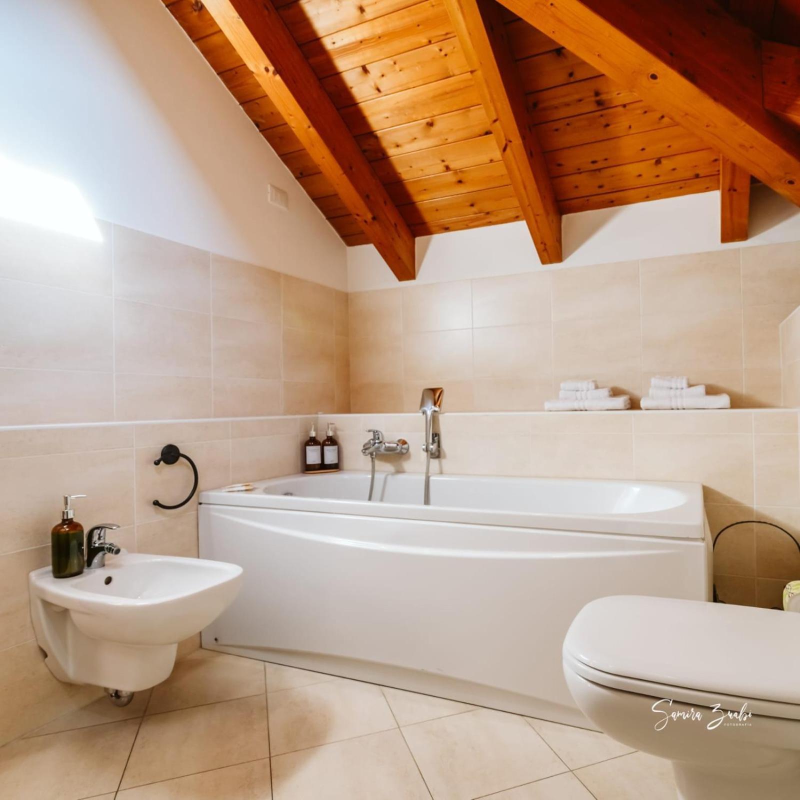 Narciso B&B Valbrona ภายนอก รูปภาพ