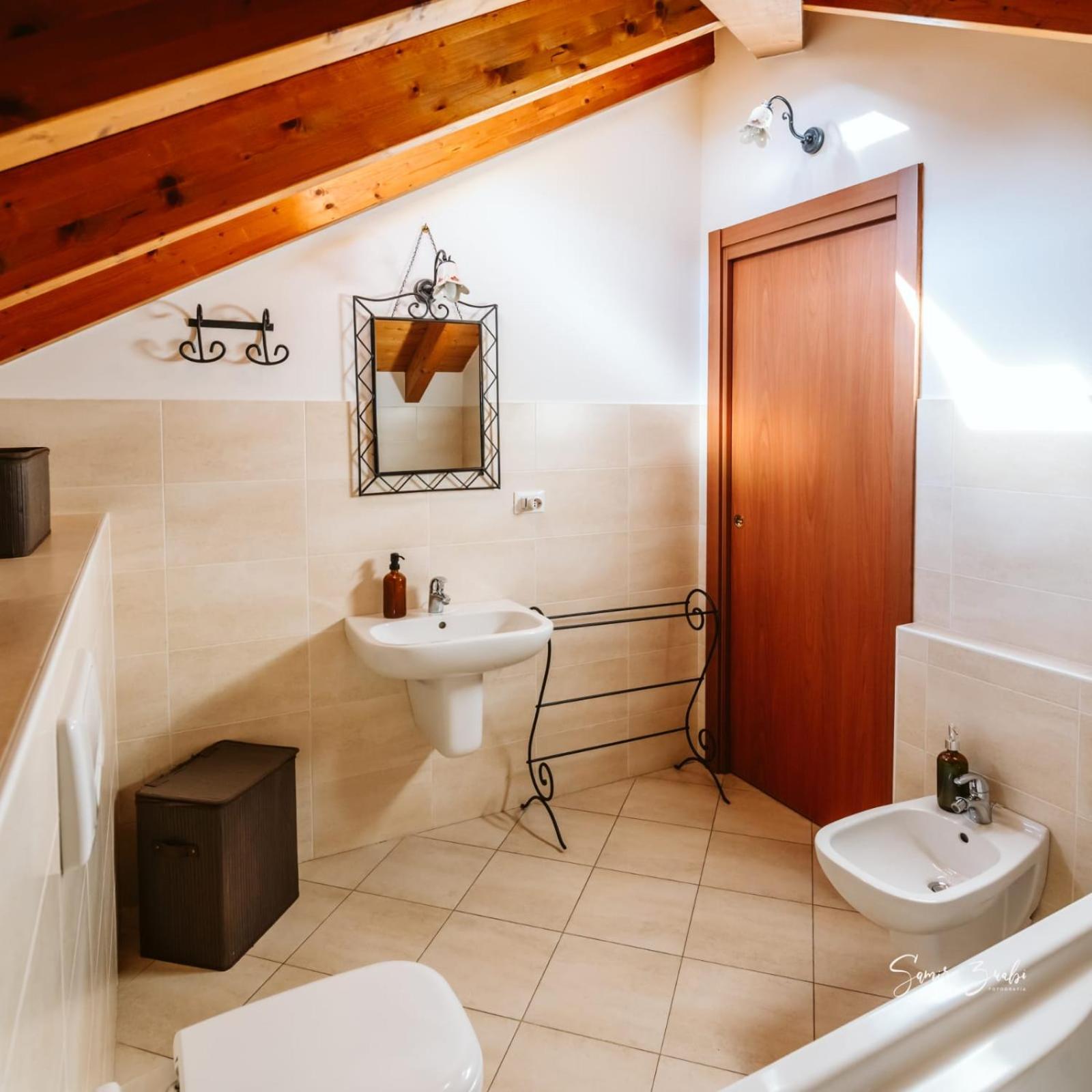 Narciso B&B Valbrona ภายนอก รูปภาพ